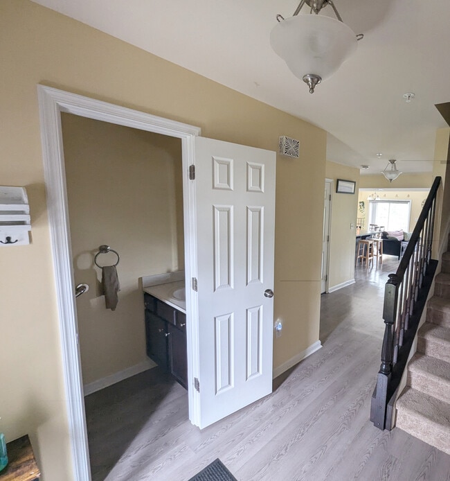 Building Photo - 327 Melbourne Ln