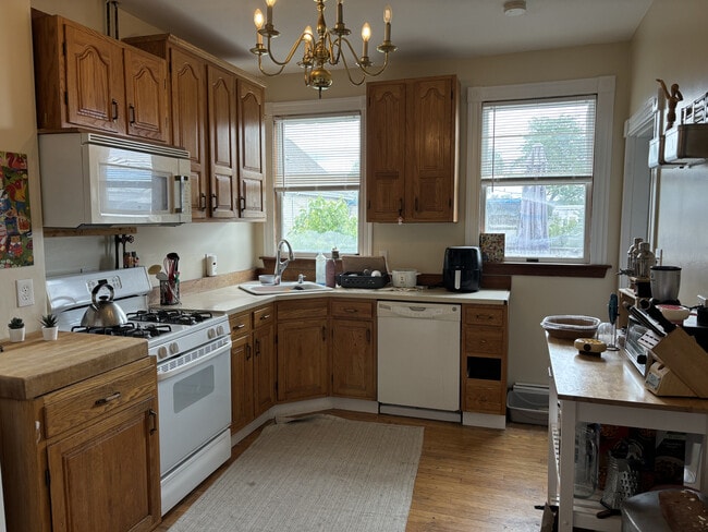 Building Photo - 14 Hartland St