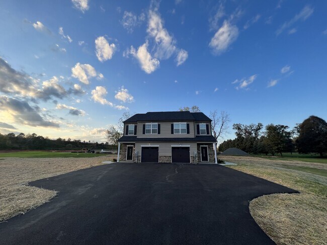 Foto del edificio - AVAILABLE NOW! BRAND NEW Luxury 3 Bedroom,...