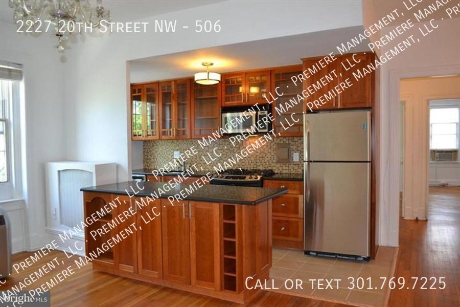Primary Photo - Fabulous Top Floor Corner unit located in ...