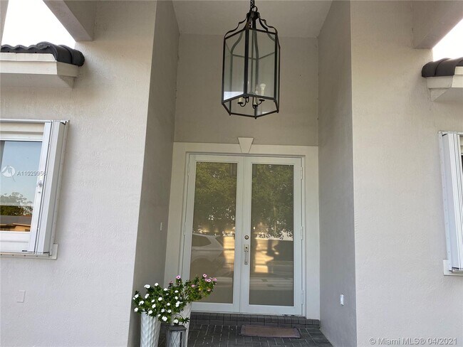 Building Photo - 6402 SW 93rd Pl