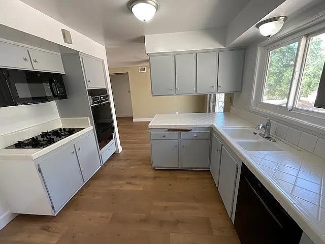 Foto del edificio - 19821 Merryhill St