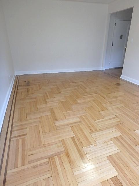 Foto del edificio - 8836 Elmhurst Ave