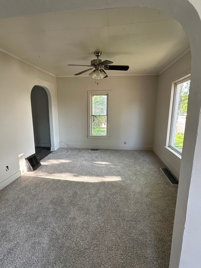 Building Photo - Anamosa Duplex