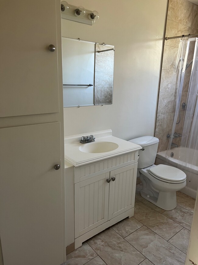 Foto del edificio - 11725 Downey Ave