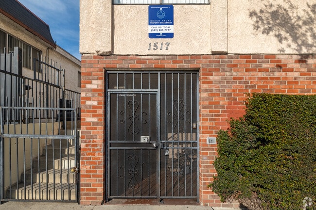 Entrada - 1517 W Carson St