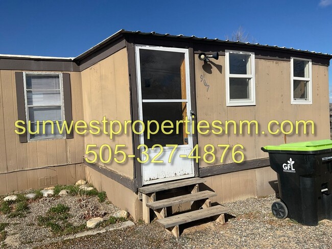 Building Photo - 2 Bed, 1 Bath Home in Bloomfield