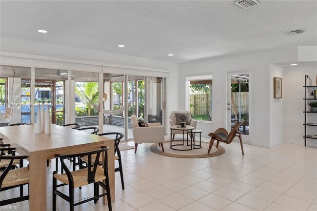 Foto del edificio - 4 br, 3 bath House - 4070 NE 15th Ter # 4070