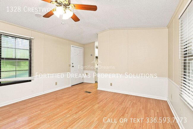 Building Photo - 1328 Crestwood Ln