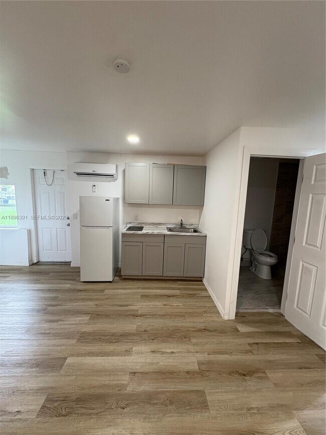 Building Photo - 650 SW 28th Terrace