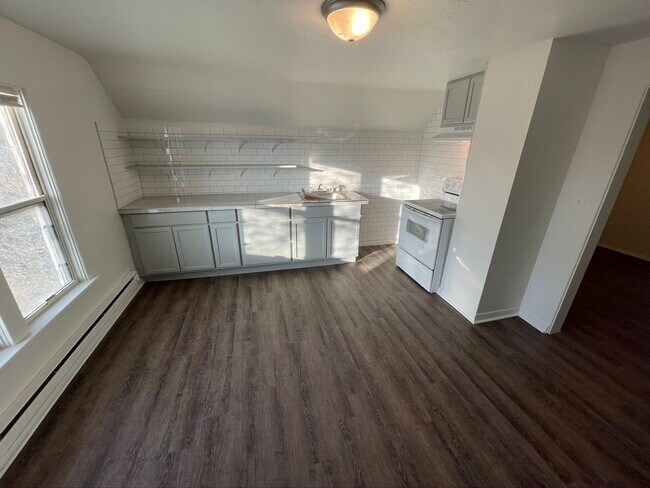 Building Photo - 928 Ada Ave