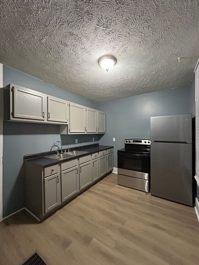 Foto principal - Unique 3-Bedroom, 2-Bathroom Home with Mother-In-Law Suite – $1,600/Month