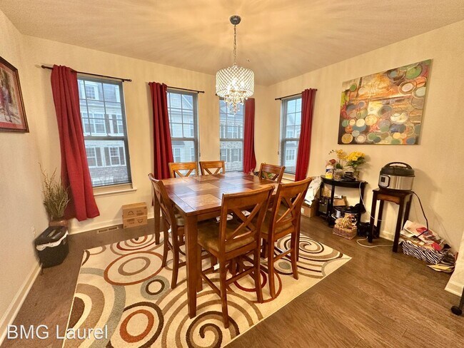 Building Photo - 4 br, 3.5 bath House - 9914 Wood Edge Way
