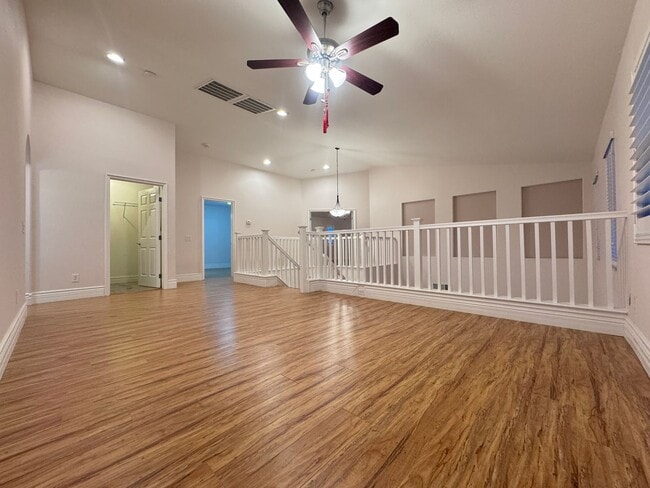 Foto del edificio - LUXURY LIVING • GOLF COURSE VIEW • GUARD-GATED COMMUNITY