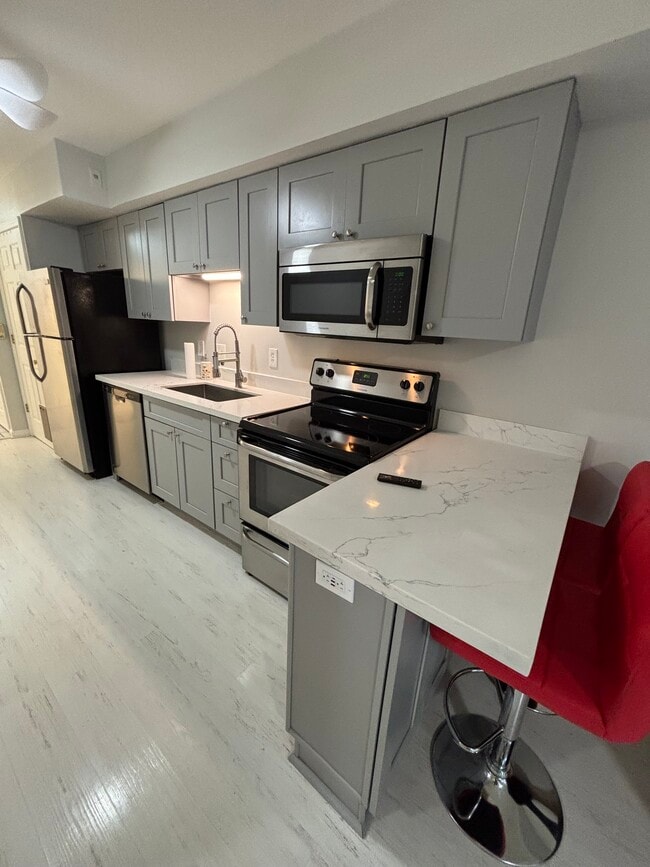 Building Photo - 2730 Brownsboro Rd