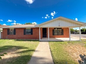 Building Photo - 201 Gumwood Ln
