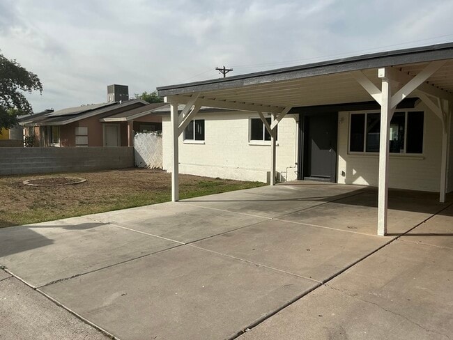 Foto del edificio - 4602 W Whitton Ave