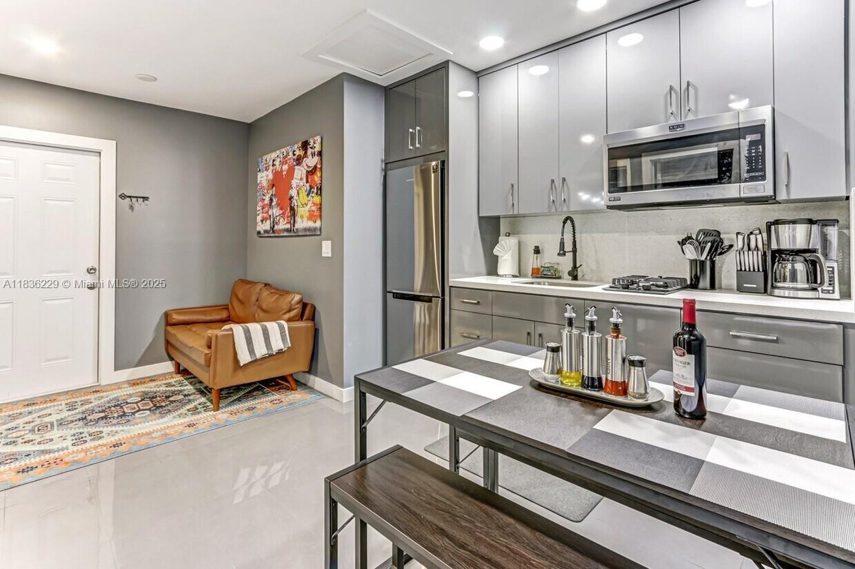Foto principal - 2302 Taylor St
