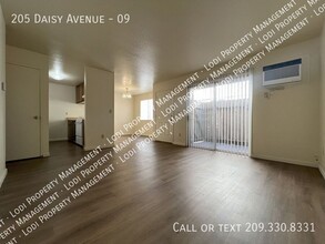 Building Photo - 205 Daisy Ave