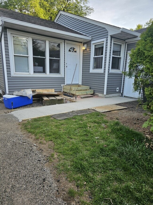 Building Photo - 234 Crombie St