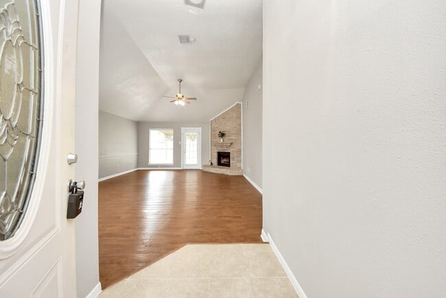 Foto del edificio - 15739 Oak Mountain Dr