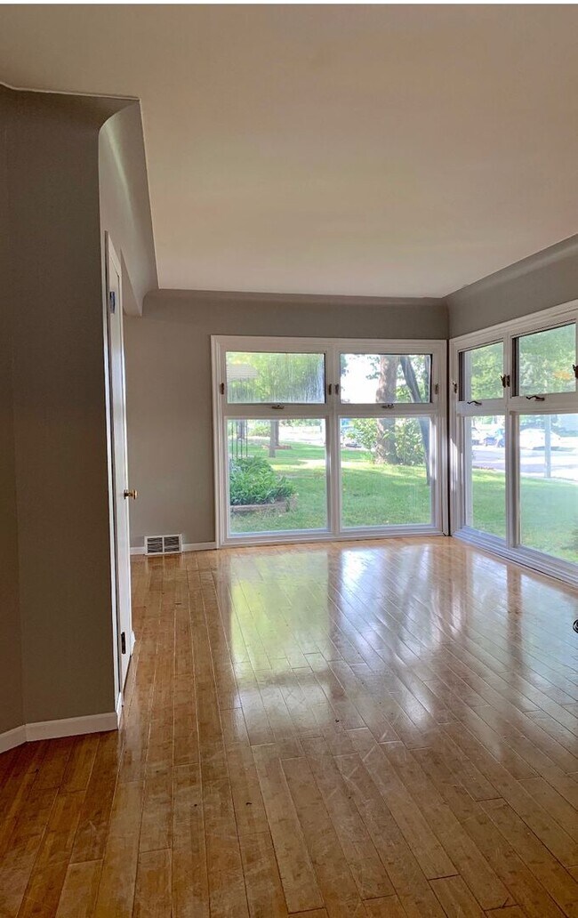 Building Photo - 4 bedroom house in Minneapolis!
