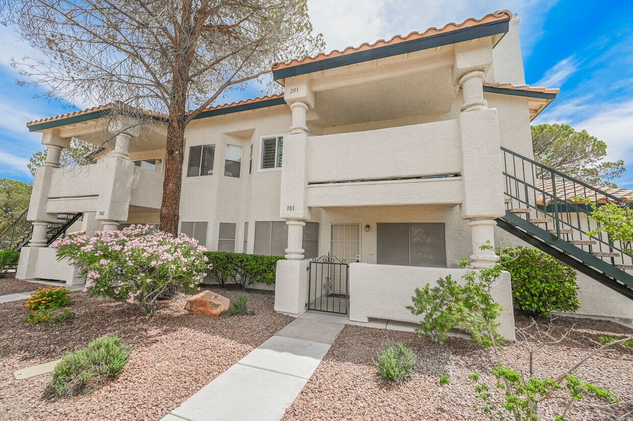 Primary Photo - MOVE IN READY!! Fully Furnished Turn-key t...
