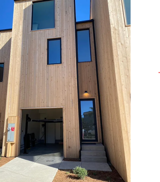 Building Photo - Luxury 3 Bed/3 Bath Townhome in Carlsbad