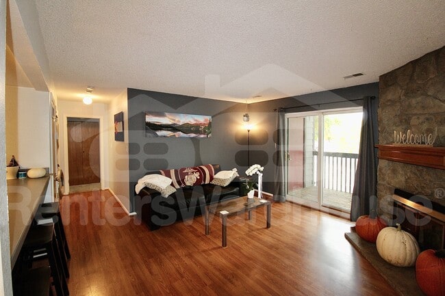 Building Photo - 6388 Oak Ct