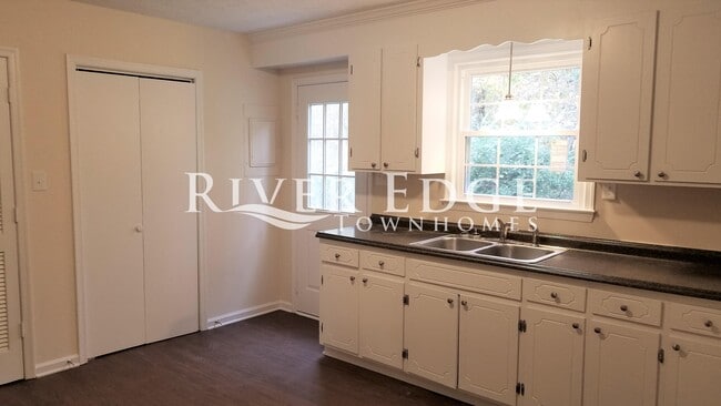 Building Photo - 508 Lusardi Dr