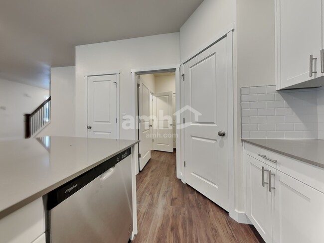 Building Photo - 7615 Verona Loop SW