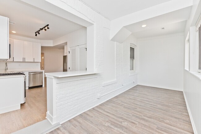 Foto del edificio - 2648 N Lincoln Ave