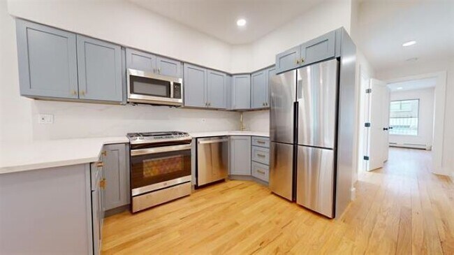 State-of-the-art kitchen and appliances - 2807 Central Ave