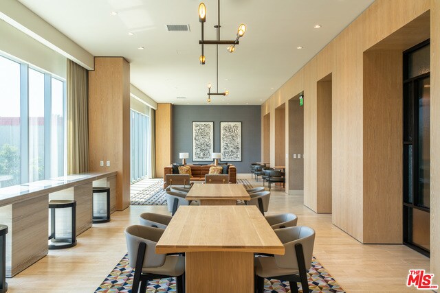 Foto del edificio - 2435 S Sepulveda Blvd