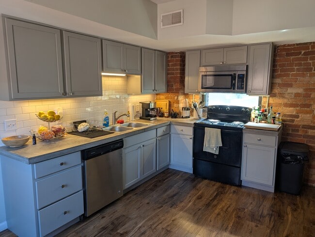 kitchen/concrete countertops, microwave, DW, icemaker - 836 York St