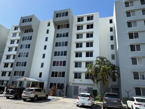 Building Photo - 9001 SW 77th Ave