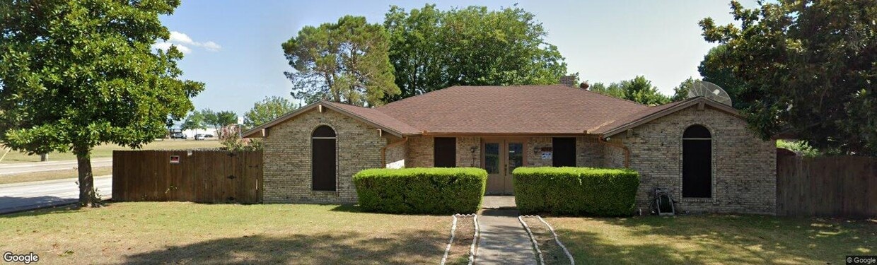 Front View - 1048 Cloverdale Ln