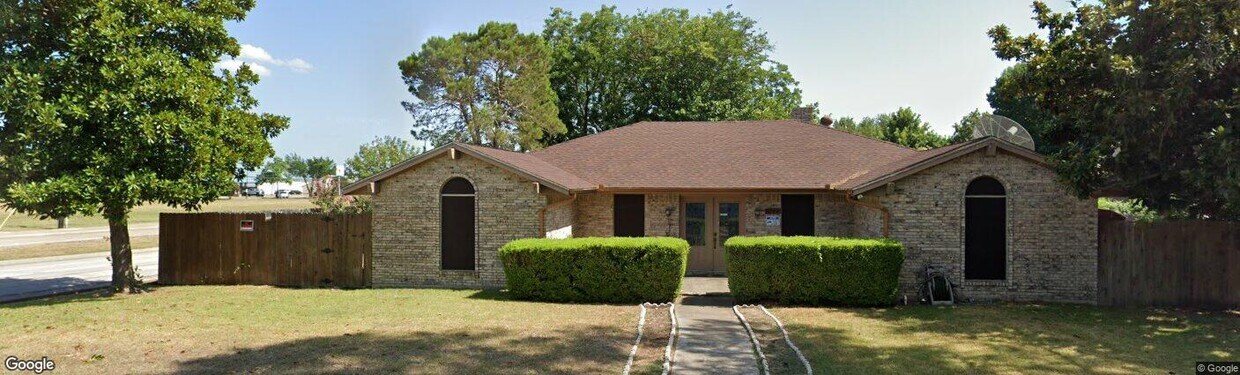 Vista frontal - 1048 Cloverdale Ln