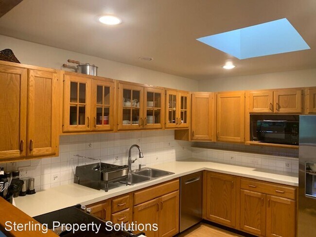 Building Photo - 4 br, 3.5 bath House - 200A Dingle Ridge Rd