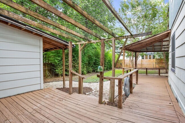 Building Photo - 1707 Alguno Rd