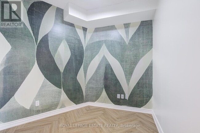 Building Photo - 1135 Royal York Rd