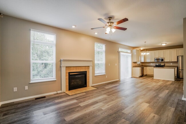 Building Photo - 985 Preble Dr