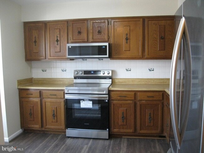 Building Photo - 8171 Fenwick Ct