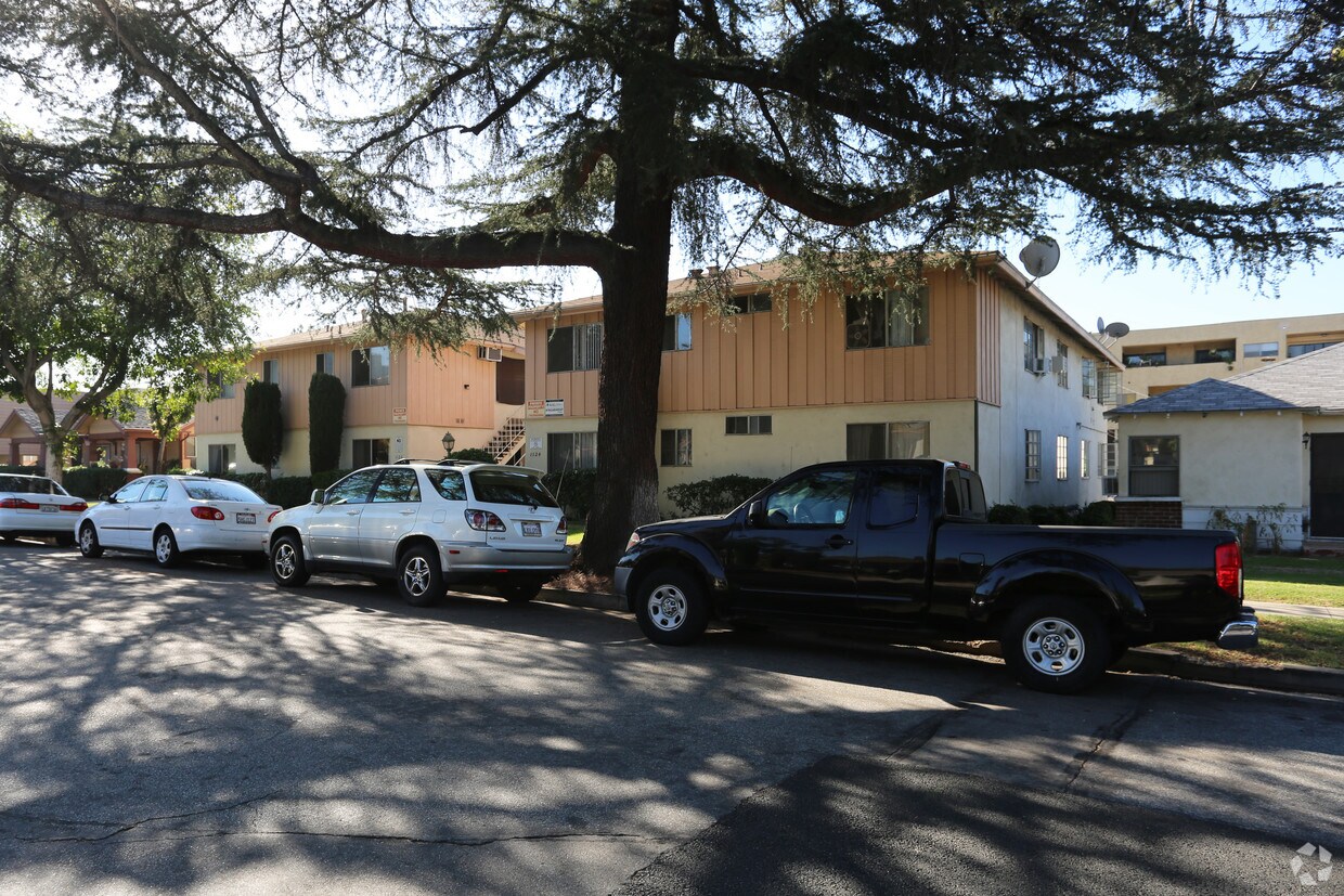 Building Photo - 1126 E Doran St