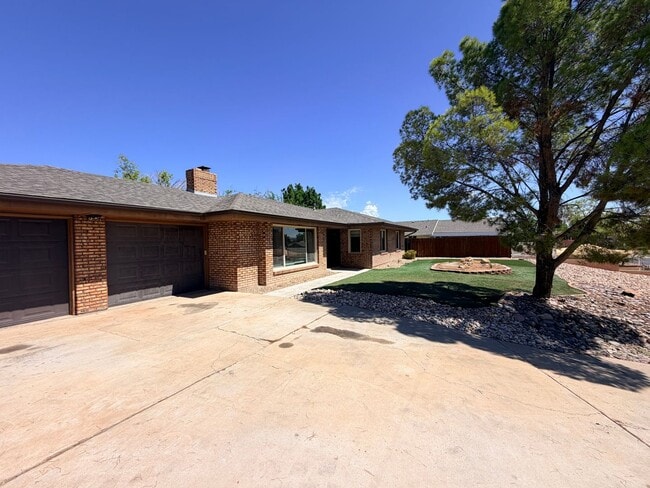 Building Photo - 1035 Red Bud Cir