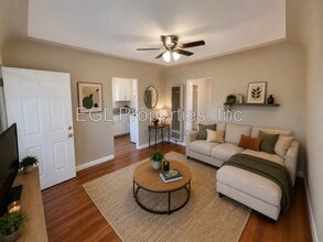 Building Photo - 648 W 91st St
