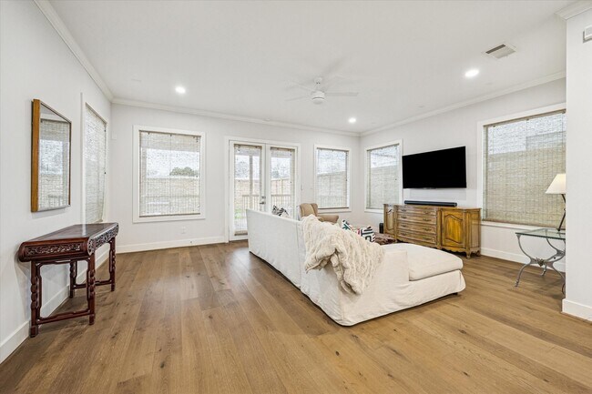 Building Photo - 1005 Bunton St