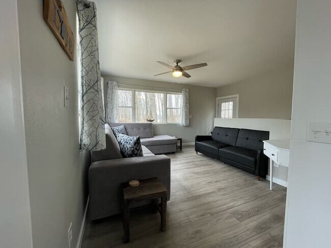 Living Room - 5804 Barnhart Rd