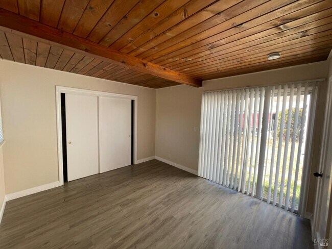 Building Photo - 957 Oakwood Ave