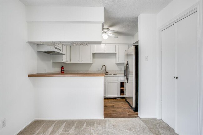 Building Photo - 3262 Branard St